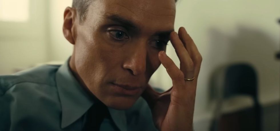 Cillian Murphy durante cena de Oppenheimer (Foto: Divulgação)