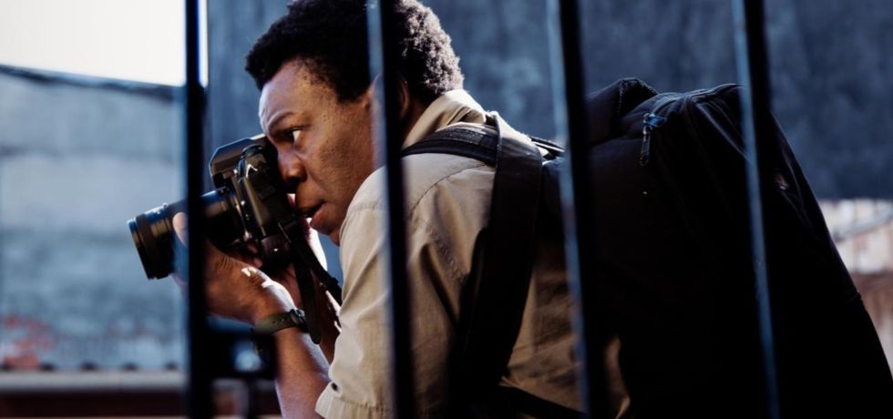 Buscapé (Alexandre Rodrigues) em "Cidade de Deus: A Luta Não Para". (Foto: Divulgação: Max)