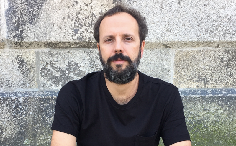 O cineasta, montador e curador Paulo Sacramento