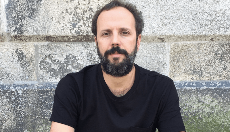 O cineasta, montador e curador Paulo Sacramento