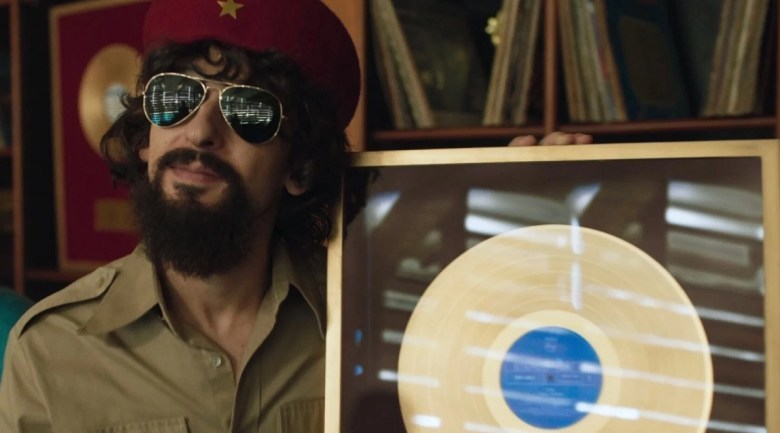 Ravel Andrade na série "Raul Seixas: Eu Sou" (Foto: Divulgação)