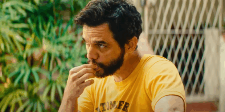 Wagner moura chupando laranja