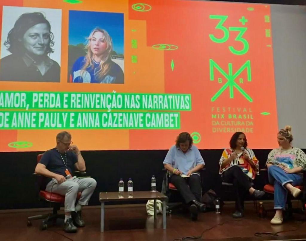 Mesa de debate Mix Lab com a presença de André Fischer, Anna e Anna.