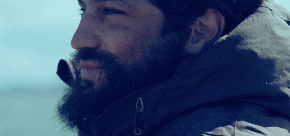 Gabriel Leone em cena do filme "Barba Ensopada de Sangue" (Foto: Aline Onawale/Divulgação)